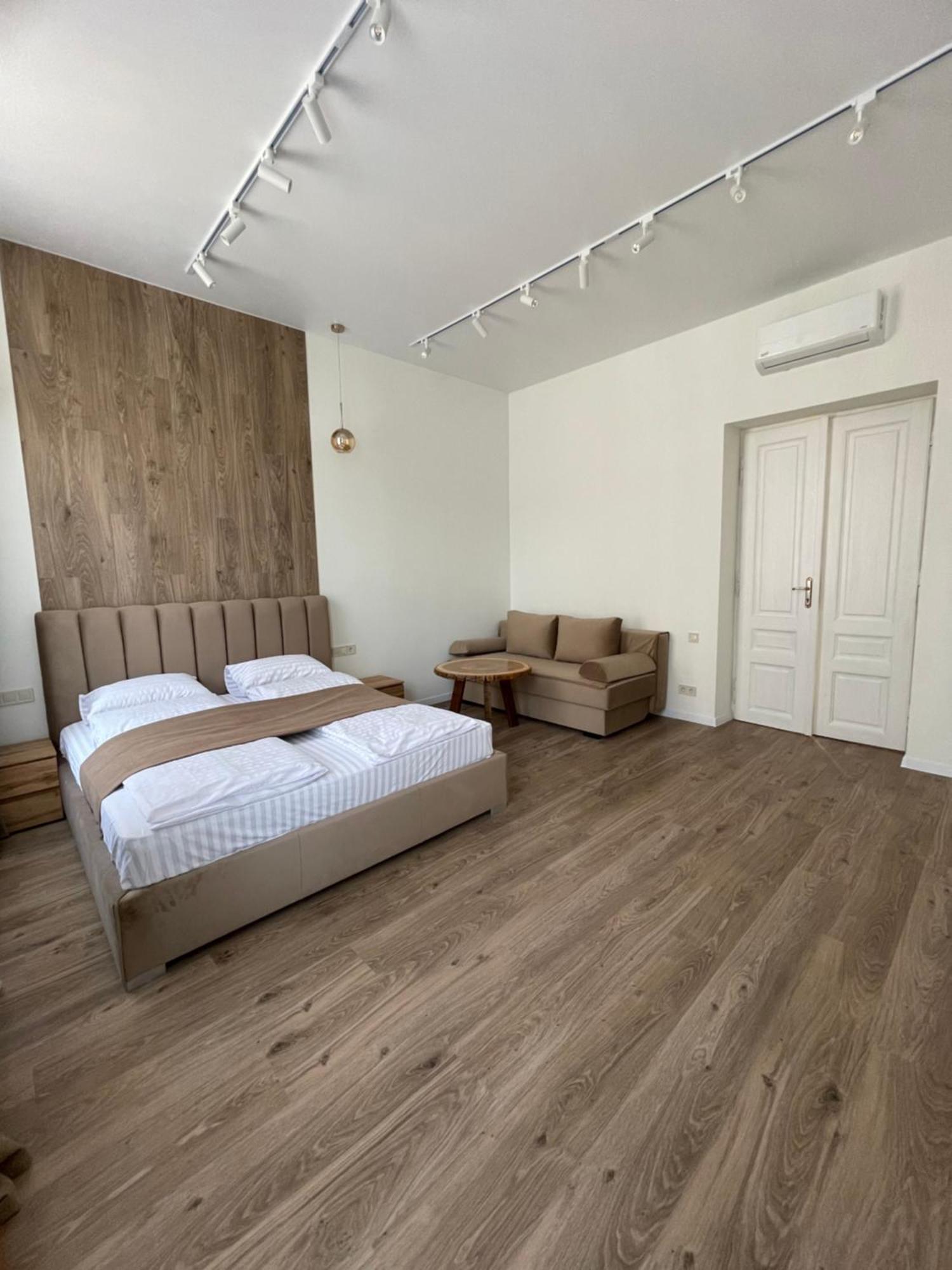 Тиктора, 3 Центр Lägenhet Lviv Exteriör bild